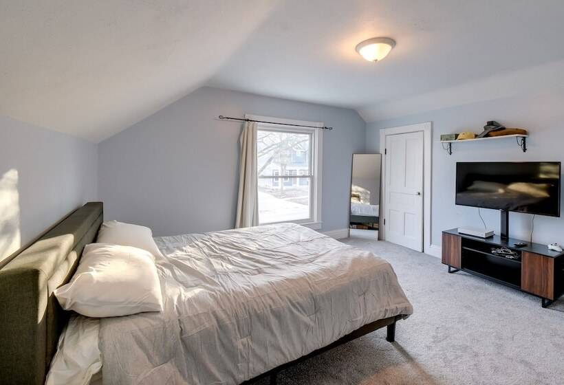 Spacious Rockford Retreat: Walk Downtown!