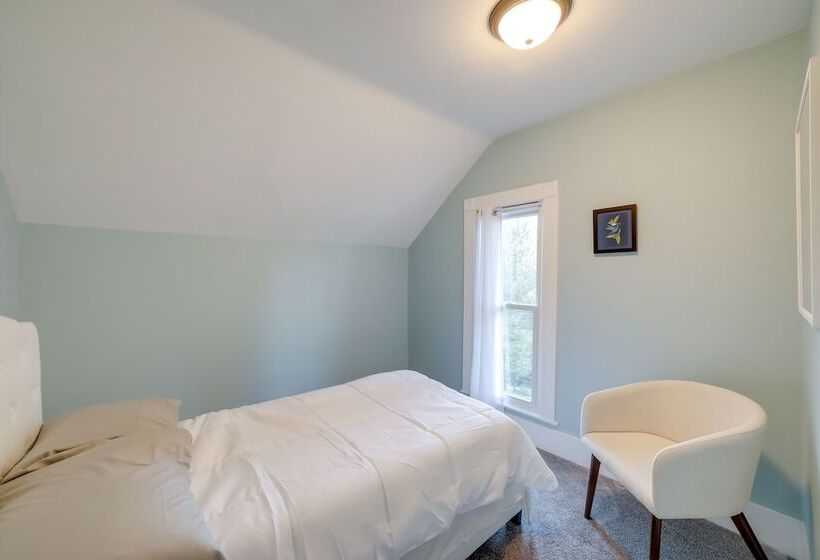 Spacious Rockford Retreat: Walk Downtown!