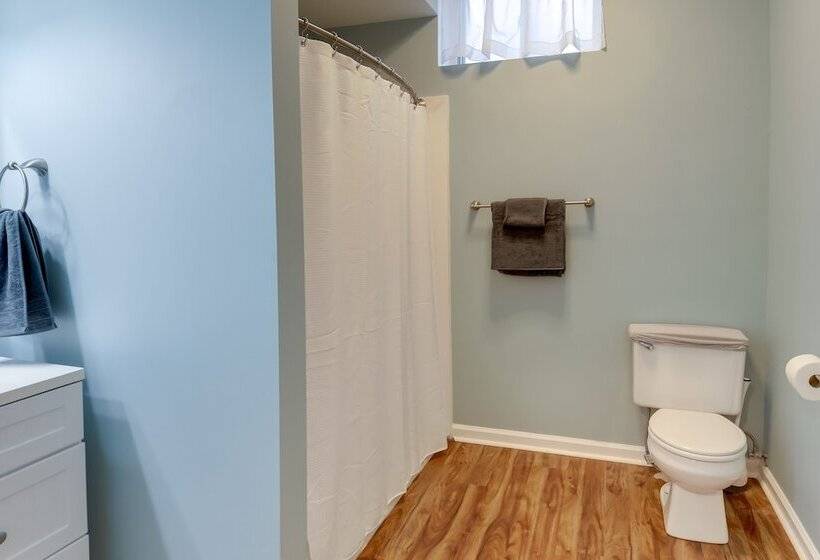 Spacious Rockford Retreat: Walk Downtown!