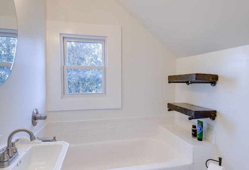 Spacious Rockford Retreat: Walk Downtown!