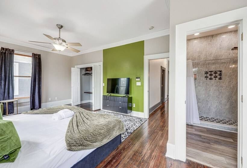 Stylish Home In Springfield Historic District!