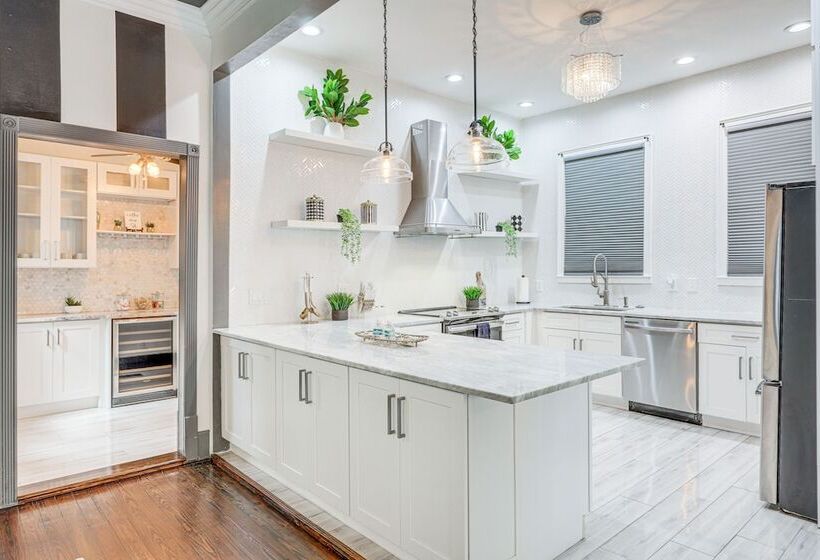 Stylish Home In Springfield Historic District!