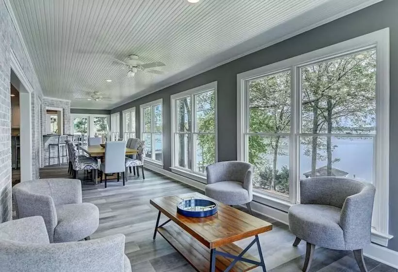 Sunset Shores Resort: The Homestead By Avantstay