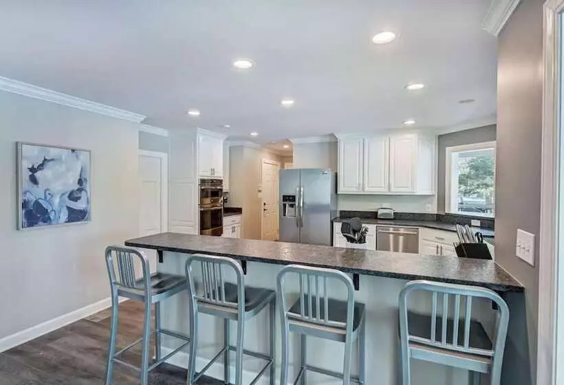 Sunset Shores Resort: The Homestead By Avantstay