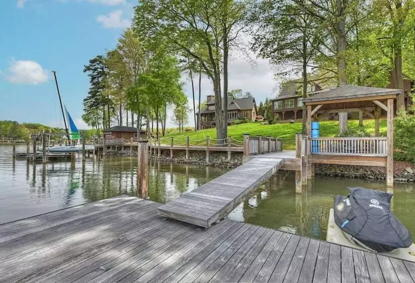 Sunset Shores Resort: The Homestead By Avantstay