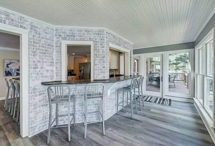 Sunset Shores Resort: The Homestead By Avantstay