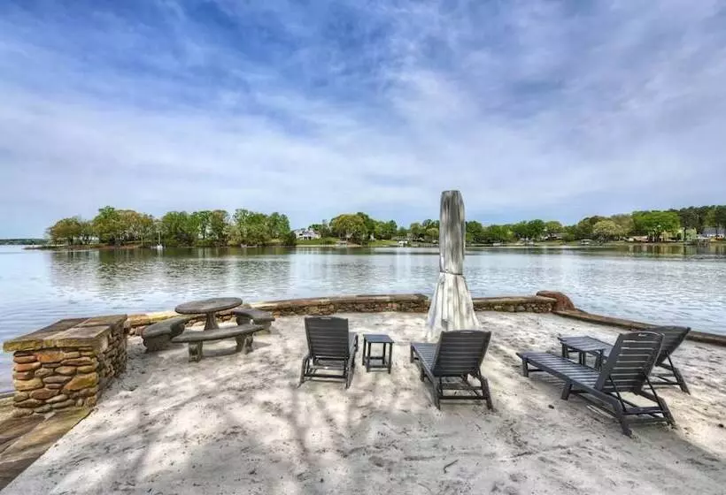 Sunset Shores Resort: The Homestead By Avantstay