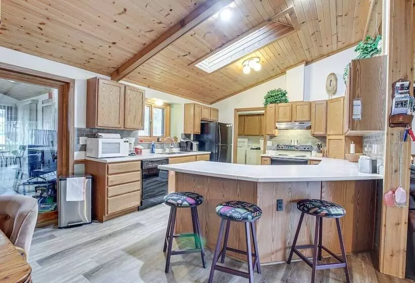 Versatile Castle Rock Lake Home With Fire Pit!