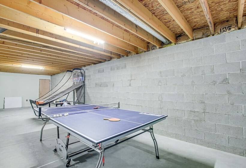 Versatile Castle Rock Lake Home With Fire Pit!