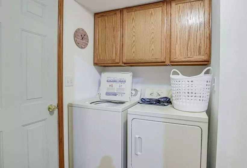 Versatile Castle Rock Lake Home With Fire Pit!