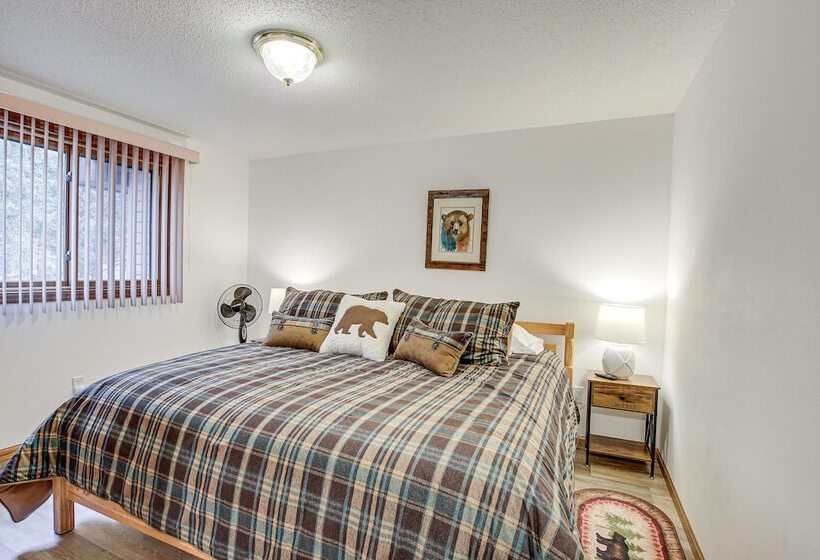 Versatile Castle Rock Lake Home With Fire Pit!