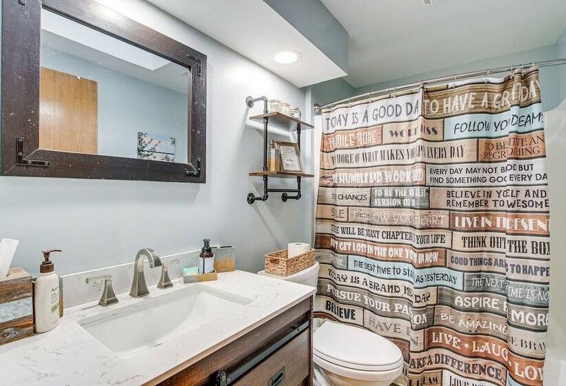 Versatile Castle Rock Lake Home With Fire Pit!