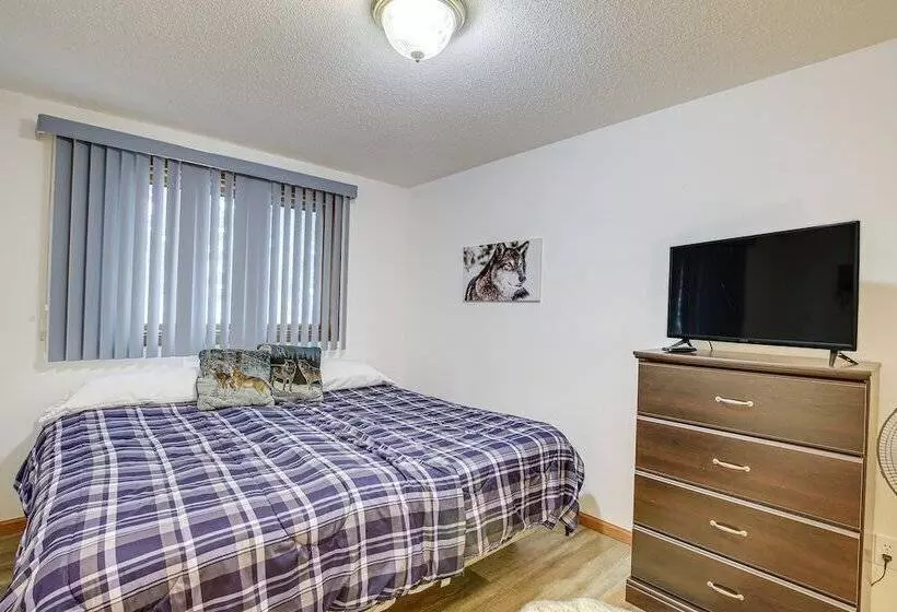 Versatile Castle Rock Lake Home With Fire Pit!