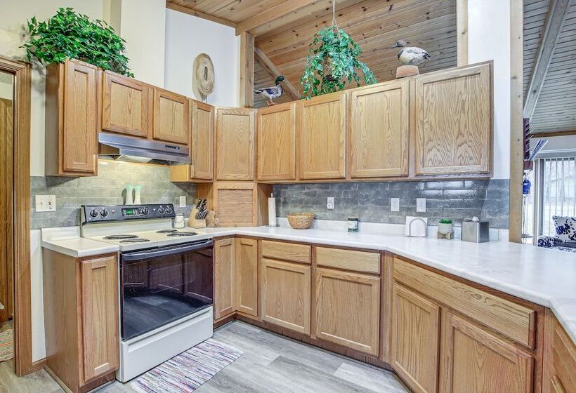 Versatile Castle Rock Lake Home With Fire Pit!