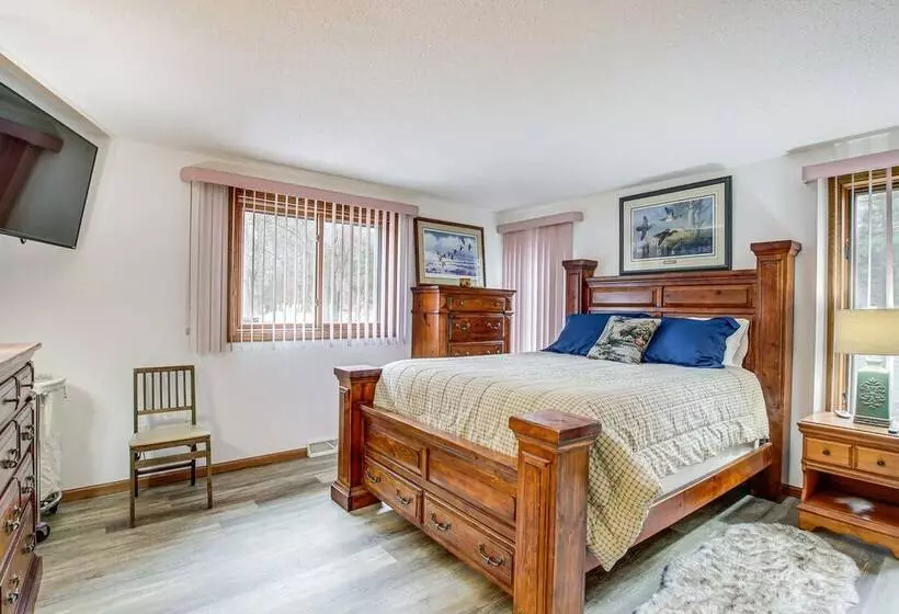 Versatile Castle Rock Lake Home With Fire Pit!