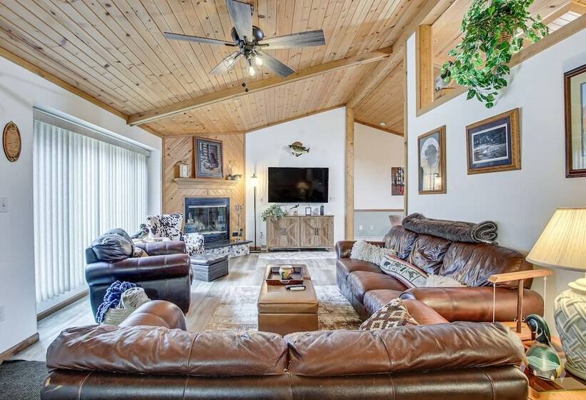 Versatile Castle Rock Lake Home With Fire Pit!