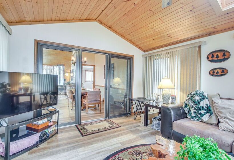 Versatile Castle Rock Lake Home With Fire Pit!