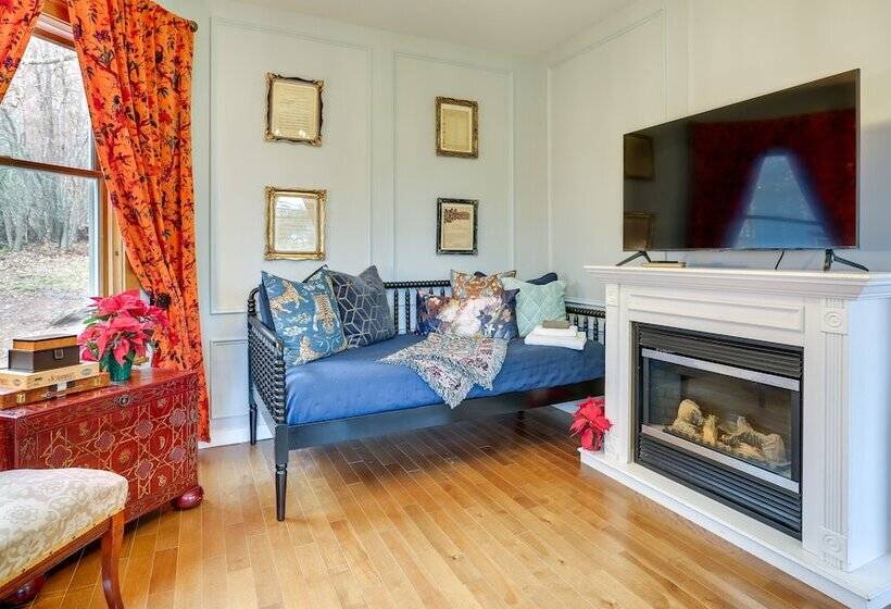 Waterfront Catskills Home W/ Hot Tub & Fireplace