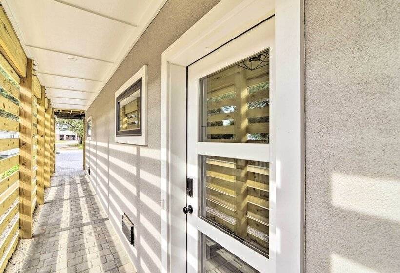 Beachfront Norfolk Paradise: Outdoor Shower!