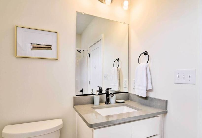 Beachfront Norfolk Paradise: Outdoor Shower!