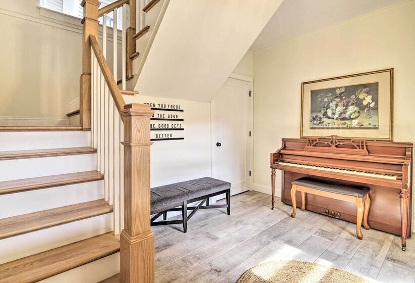 Beachfront Norfolk Paradise: Outdoor Shower!