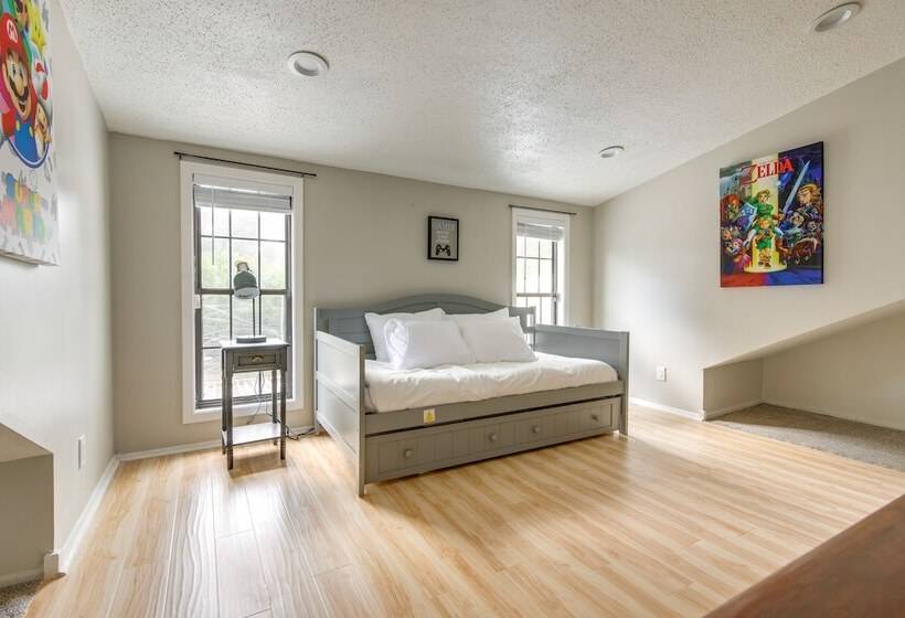 Memphis Family Home W/ Deck & Games