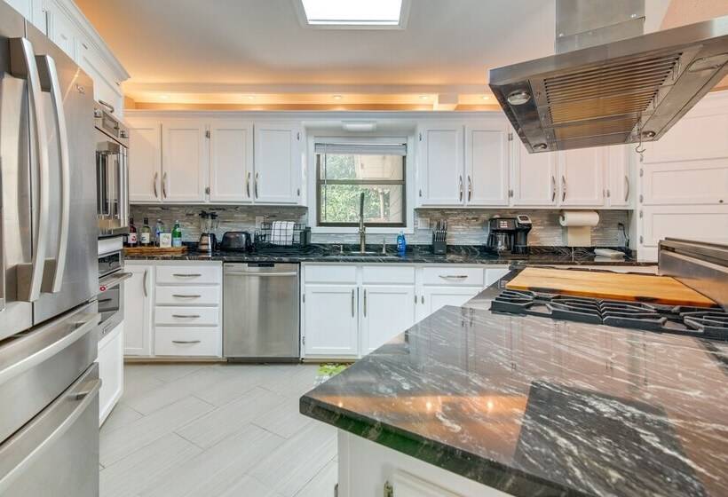 Memphis Family Home W/ Deck & Games