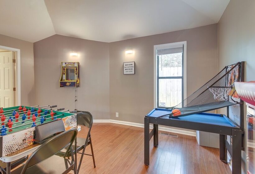 Memphis Family Home W/ Deck & Games