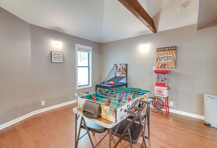 Memphis Family Home W/ Deck & Games