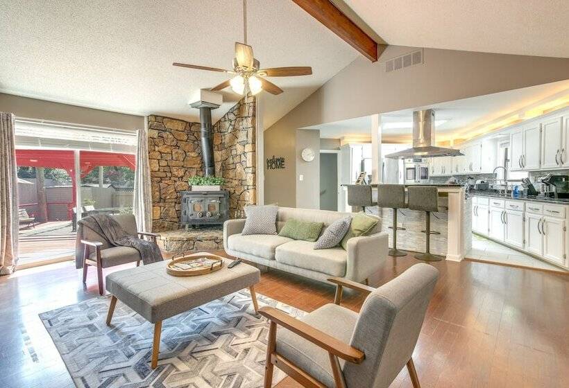 Memphis Family Home W/ Deck & Games