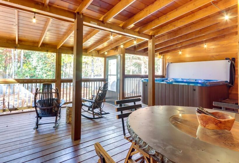 Blairsville Mountain Retreat W/ Private Hot Tub!