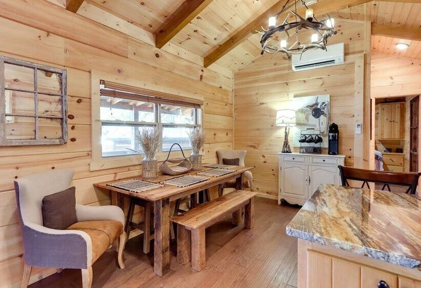 Blairsville Mountain Retreat W/ Private Hot Tub!