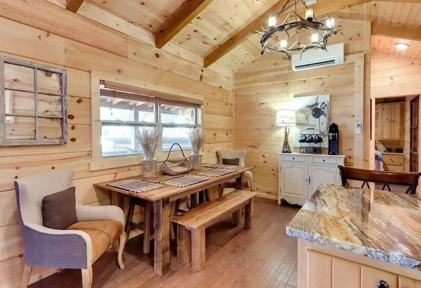 Blairsville Mountain Retreat W/ Private Hot Tub!
