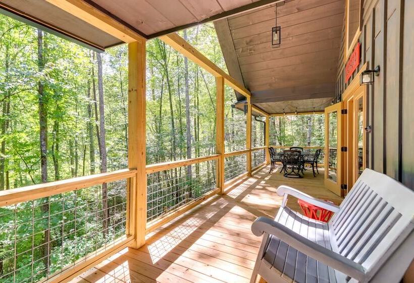 Blue Ridge Mountains Cabin W/ Hot Tub & Game Room!