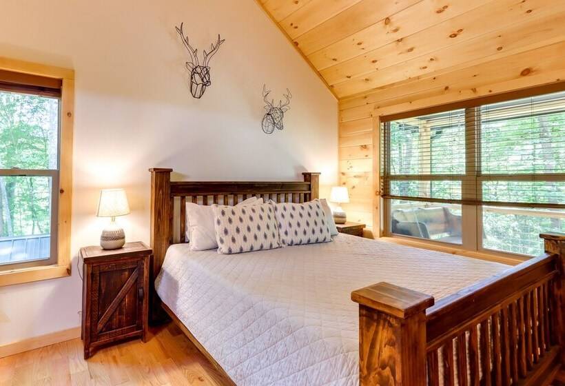 Blue Ridge Mountains Cabin W/ Hot Tub & Game Room!