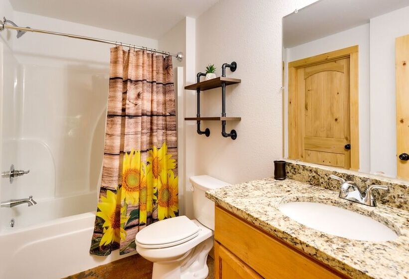 Blue Ridge Mountains Cabin W/ Hot Tub & Game Room!