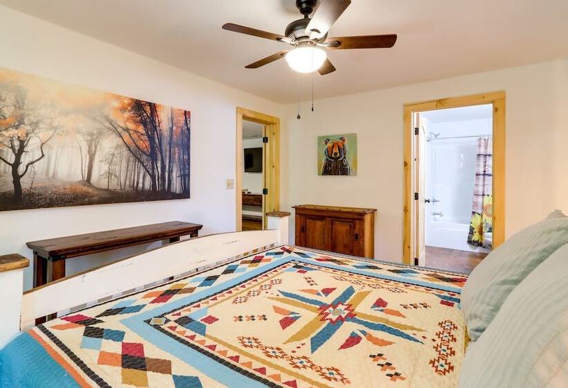 Blue Ridge Mountains Cabin W/ Hot Tub & Game Room!