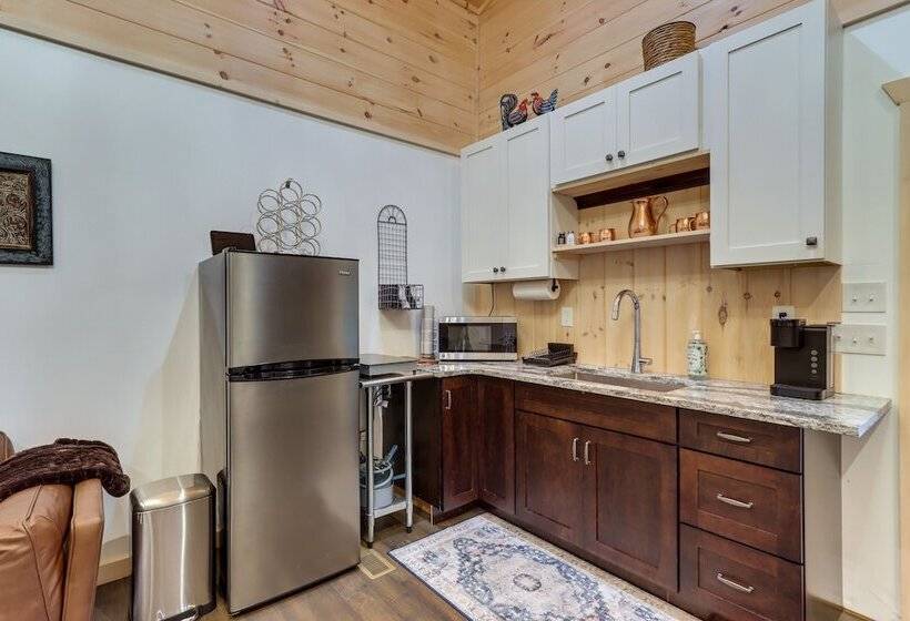 Blue Ridge Mountainside Cottage W/ Fire Pit!