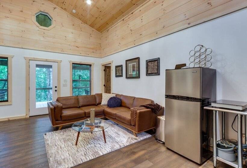 Blue Ridge Mountainside Cottage W/ Fire Pit!