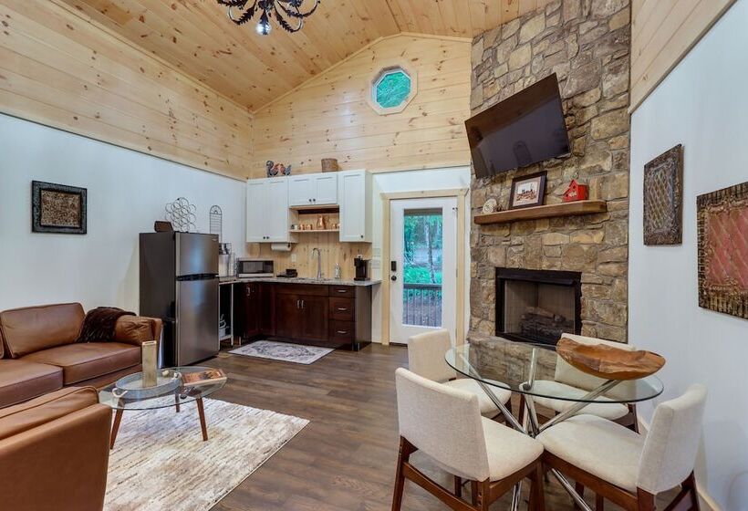 Blue Ridge Mountainside Cottage W/ Fire Pit!