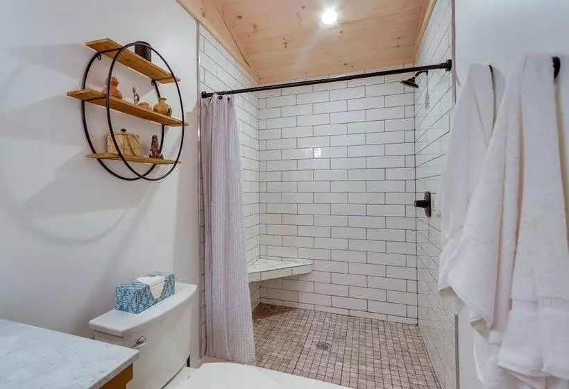 Blue Ridge Mountainside Cottage W/ Fire Pit!