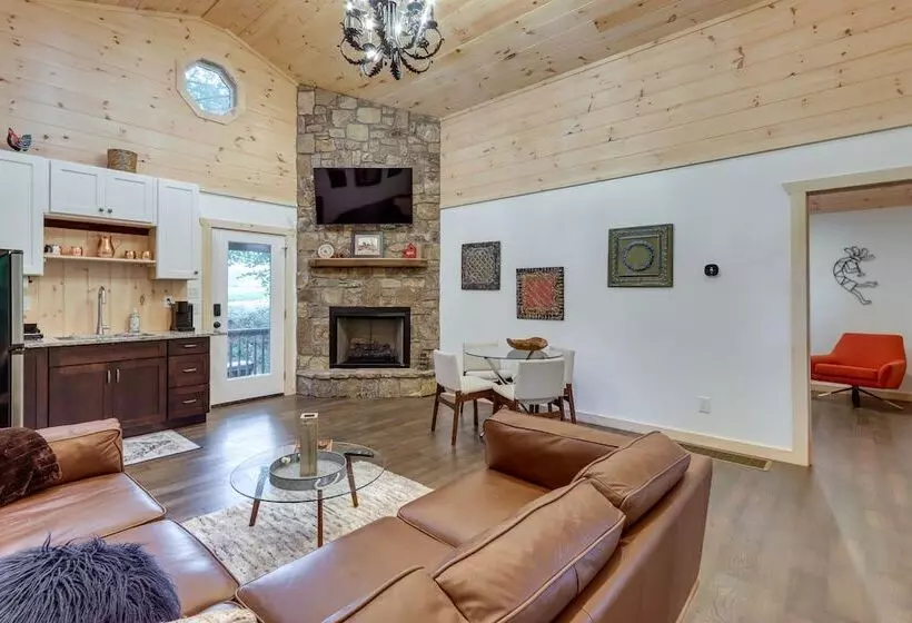 Blue Ridge Mountainside Cottage W/ Fire Pit!