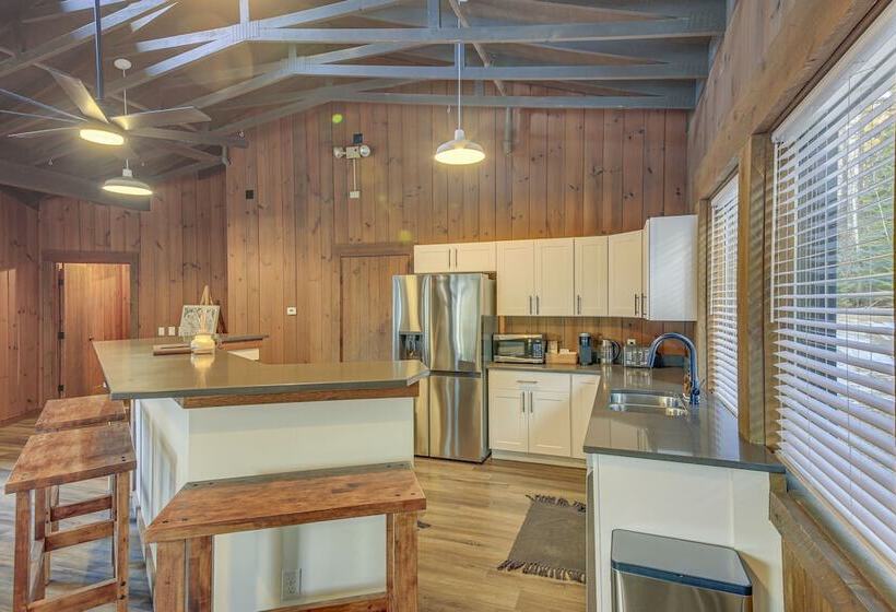 Bonners Ferry Cabin W/ Wraparound Deck & Views!