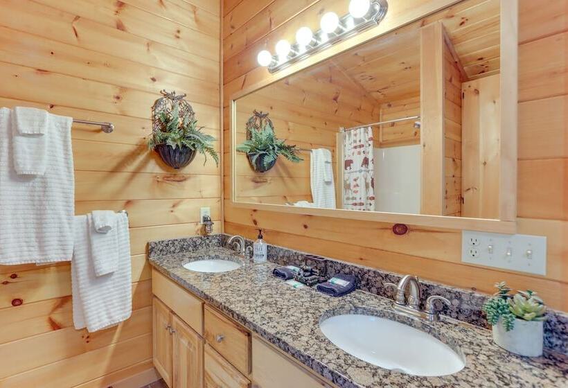 Charming Morganton Cabin W/ Hot Tub & Game Room!