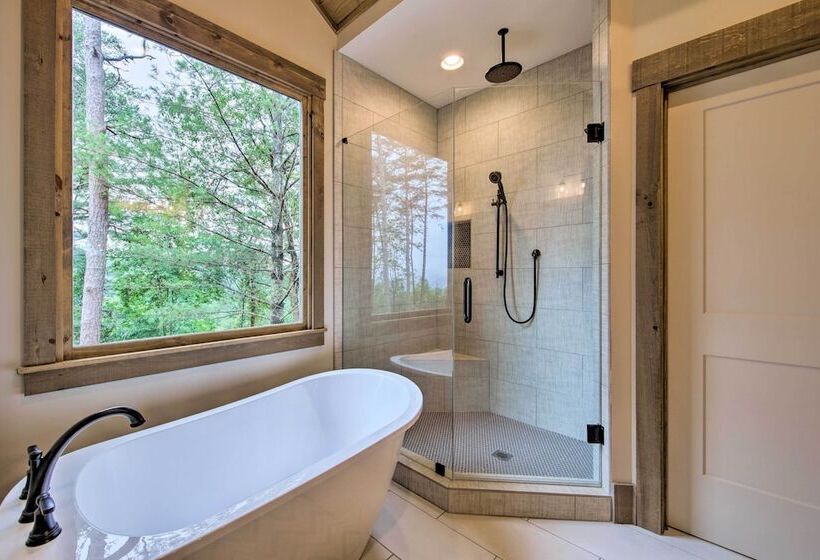 Charming Ellijay Escape: Hot Tub + Game Room