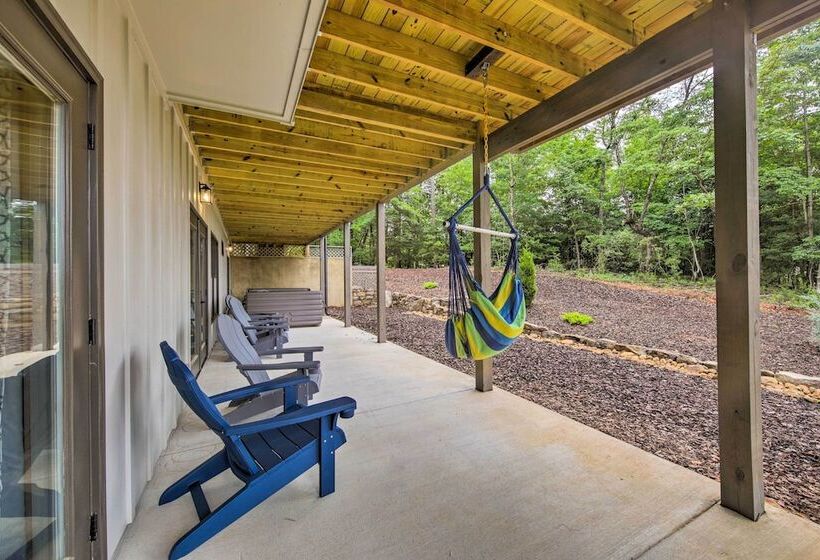 Charming Ellijay Escape: Hot Tub + Game Room