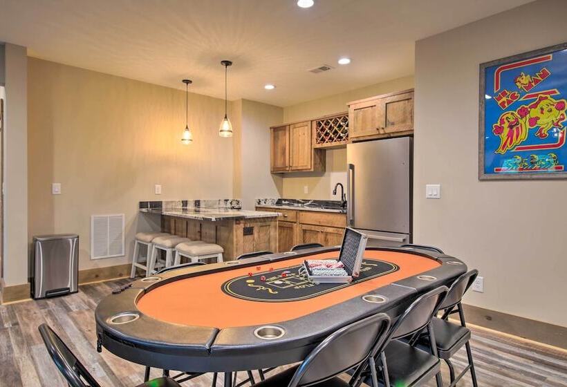 Charming Ellijay Escape: Hot Tub + Game Room