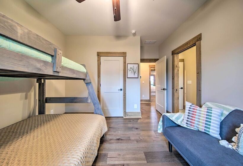 Charming Ellijay Escape: Hot Tub + Game Room