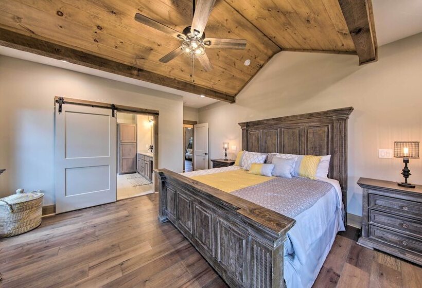 Charming Ellijay Escape: Hot Tub + Game Room