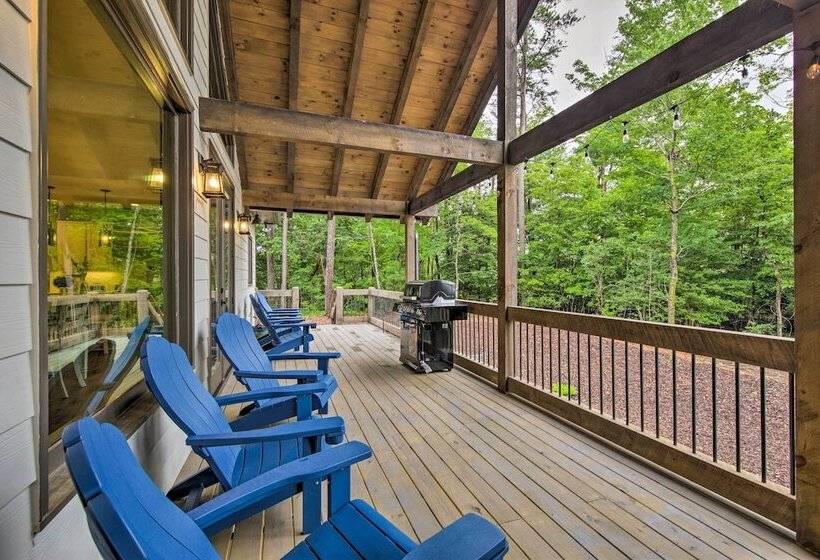 Charming Ellijay Escape: Hot Tub + Game Room